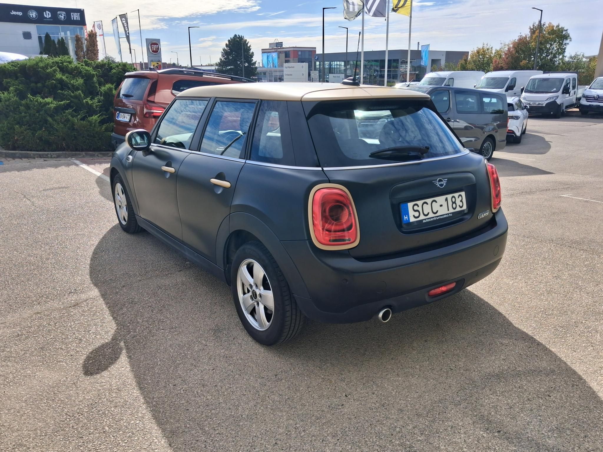 MINI Cooper 1.5 100 kW rok 2020, 102 166 km, Maďarsko — foto 6 z 25