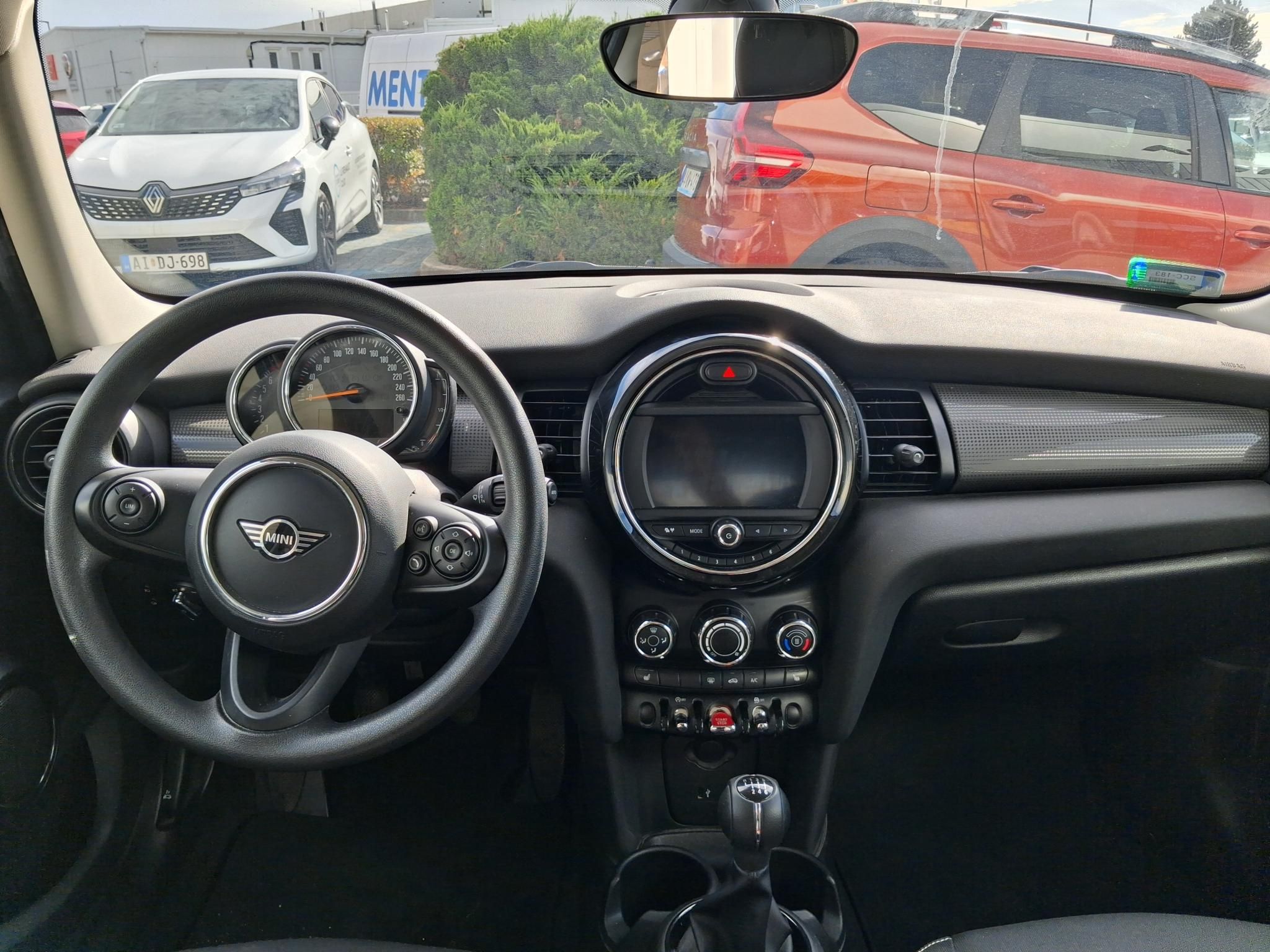 MINI Cooper 1.5 100 kW rok 2020, 102 166 km, Maďarsko — foto 9 z 25