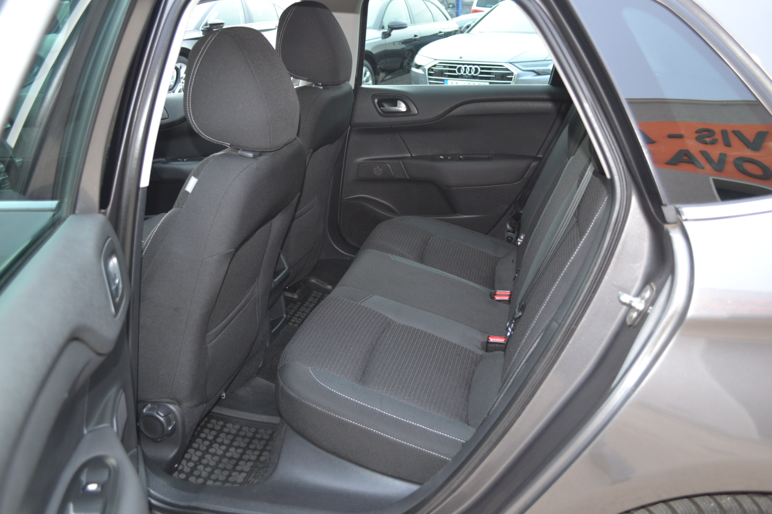 Citroen c4 1.2i 1,2i rok 2018, 72 382 km, Slovensko — foto 6 z 17
