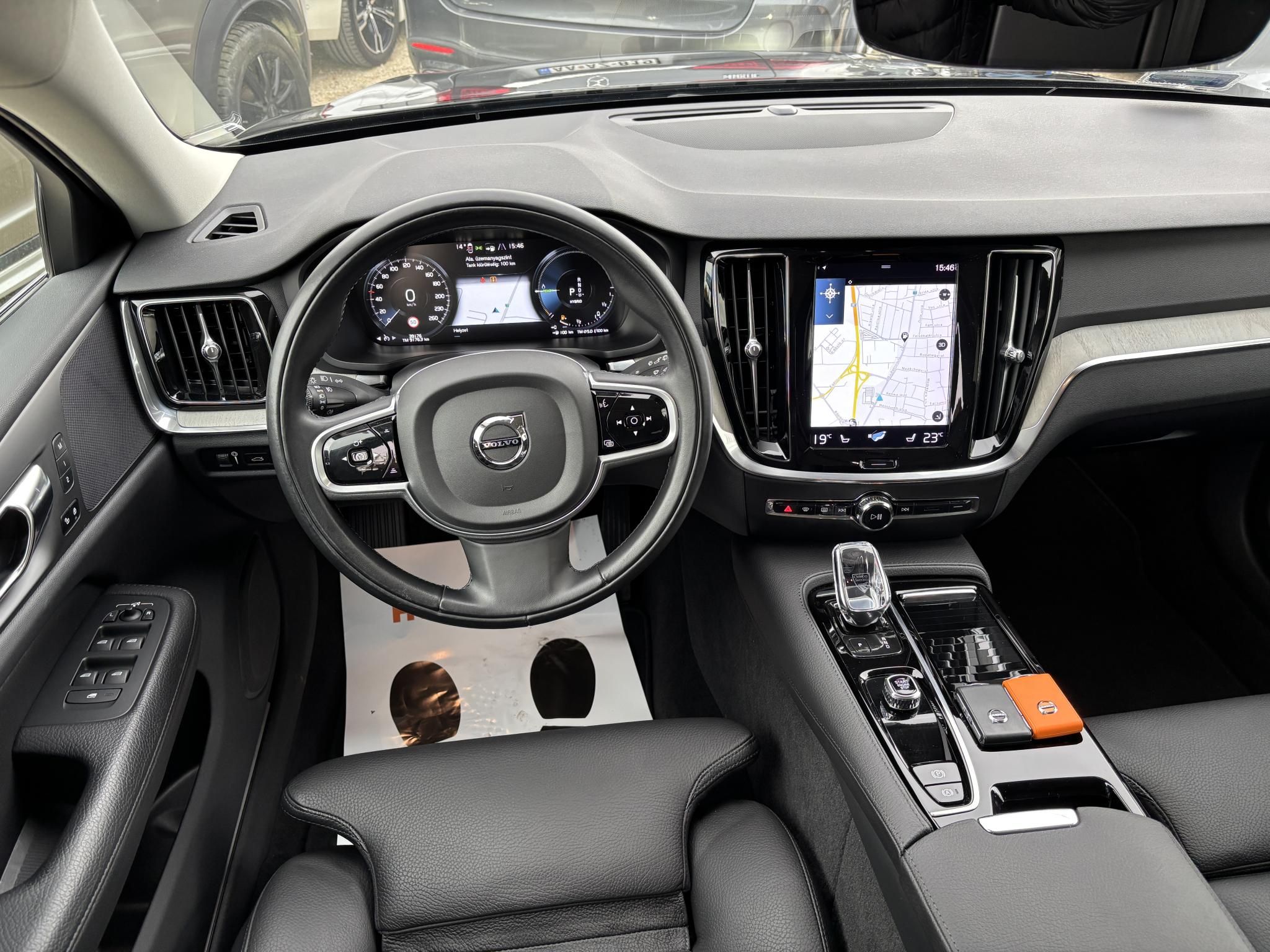 Volvo v60 4x4 2.0 186 kW automat rok 2022, 39 176 km, Maďarsko — foto 9 z 32