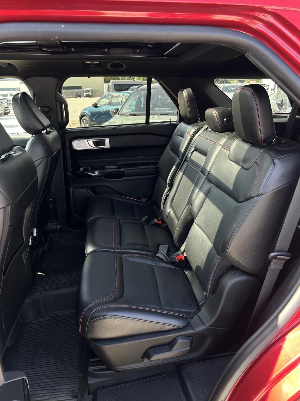 Ford Explorer EcoBoost ST-Line 4x4 3.0 PHEV 257 kW automat rok 2022, Maďarsko — foto 9 z 23