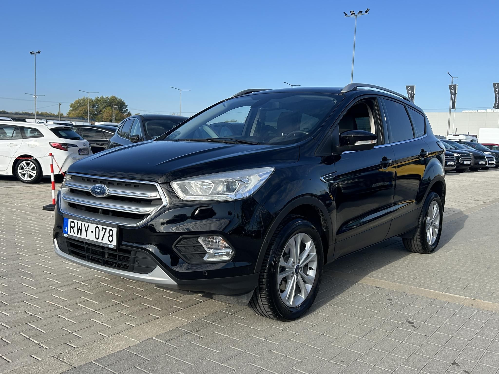 Ford Kuga EcoBoost Titanium 1.5 110 kW manuál rok 2019, 54 000 km, Maďarsko — foto 4 z 23