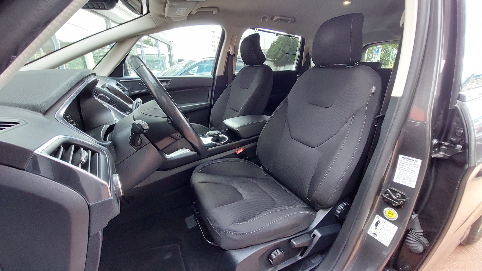 Ford S-Max Duratec Hybrid 2.5 D 140kW CVT, 173 294 km, Slovensko — foto 16 z 45