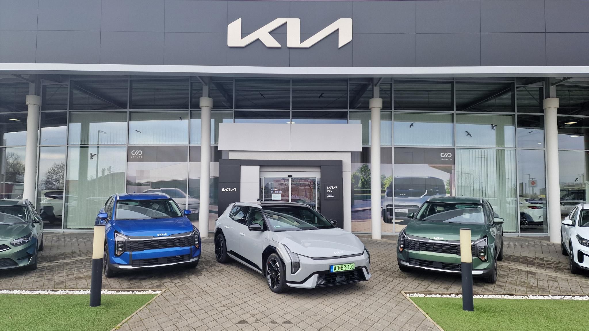 Kia EV4 81,4 150 kW automat rok 2025, Maďarsko — foto 1 z 6 Kia EV4 81,4 150 kW automat rok 2025, Maďarsko — foto 1 z 6