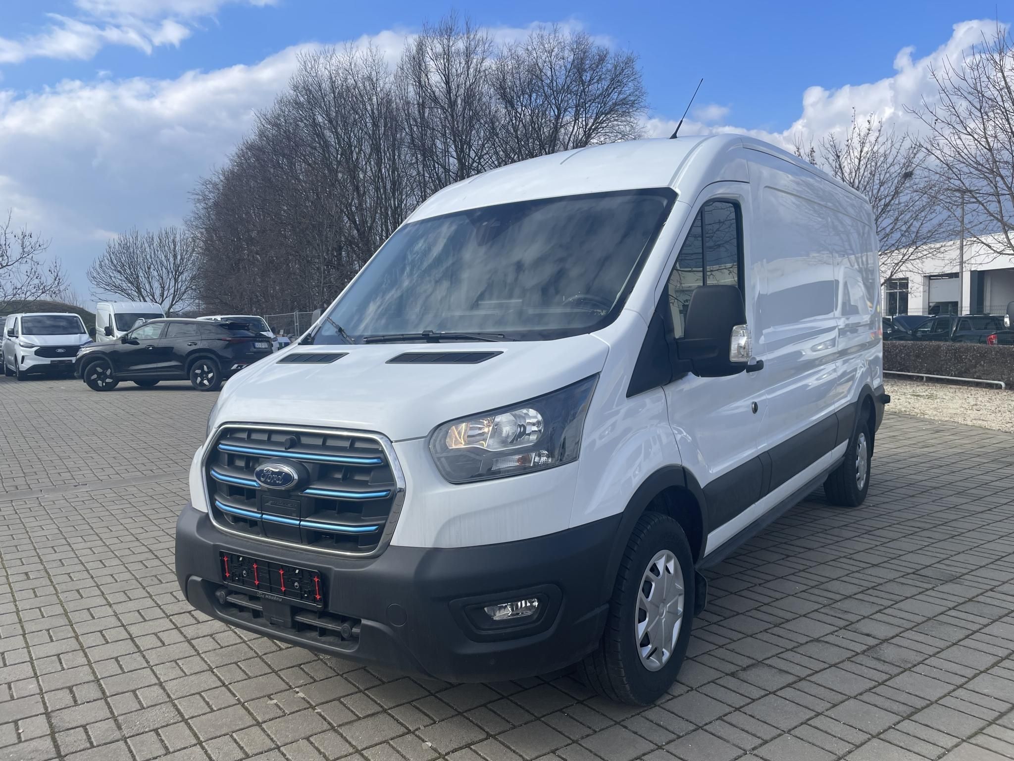 Ford Transit Tourneo Custom 2.0 TD 125 kW rok 2026, 1 km, Maďarsko — foto 11 z 32
