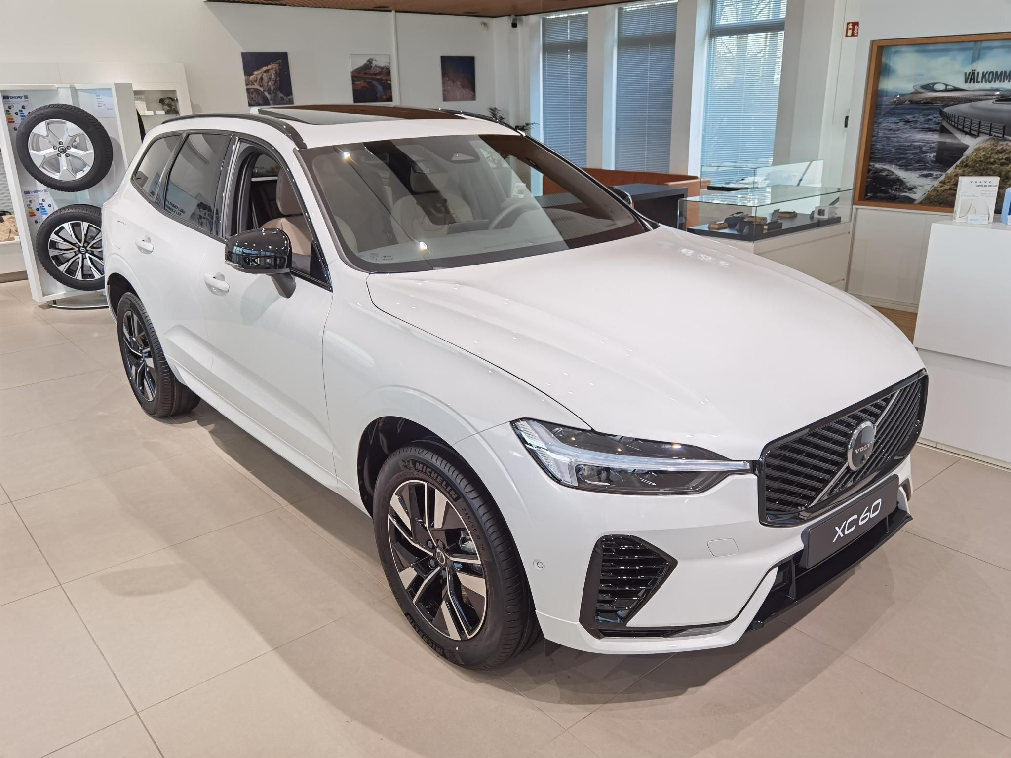 Volvo XC60 4x4 2.0 247 kW automat rok 2026, 7 km, Maďarsko — foto 16 z 39