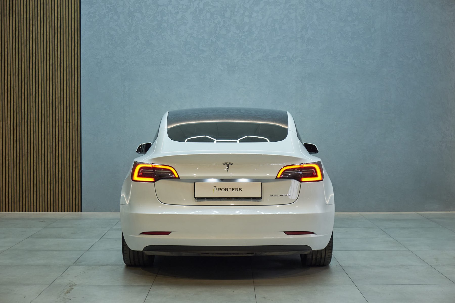 Tesla Model 3 366 kW automat, Slovensko — foto 4 z 12