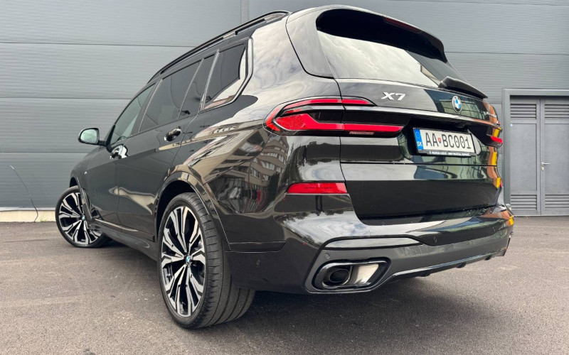 BMW x7 xDrive 3,0 mHEV 259 kW automat, Slovensko — foto 8 z 28