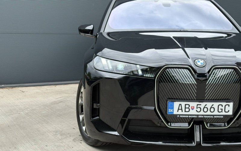 BMW iX xDrive40 400 kW automat, Slovensko — foto 5 z 29