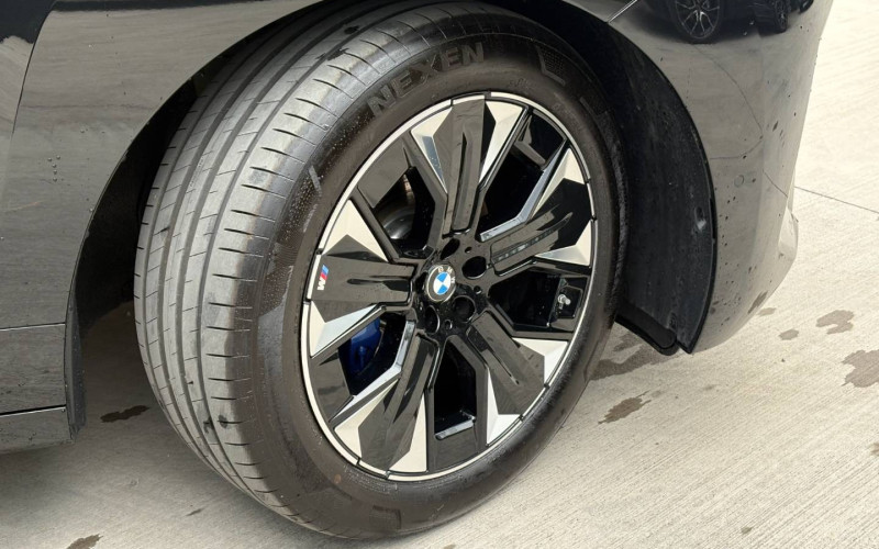 BMW iX xDrive40 400 kW automat, Slovensko — foto 7 z 29