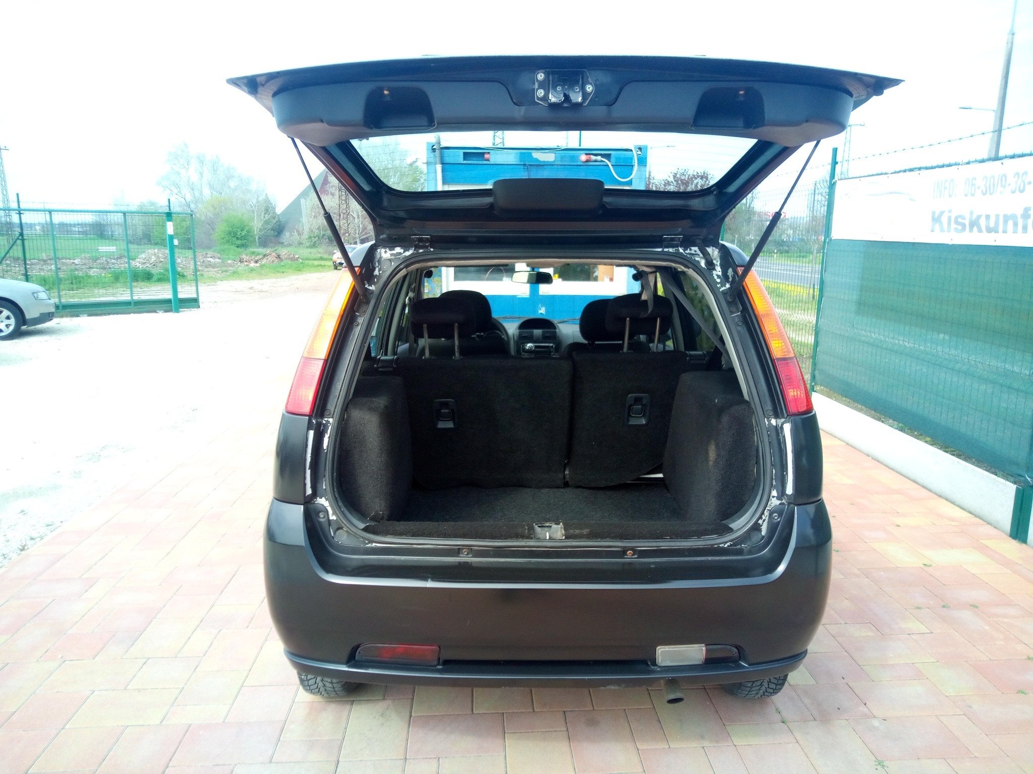Suzuki Ignis 1.3 69 kW manuál rok 2003, 287 980 km, Maďarsko — foto 7 z 60