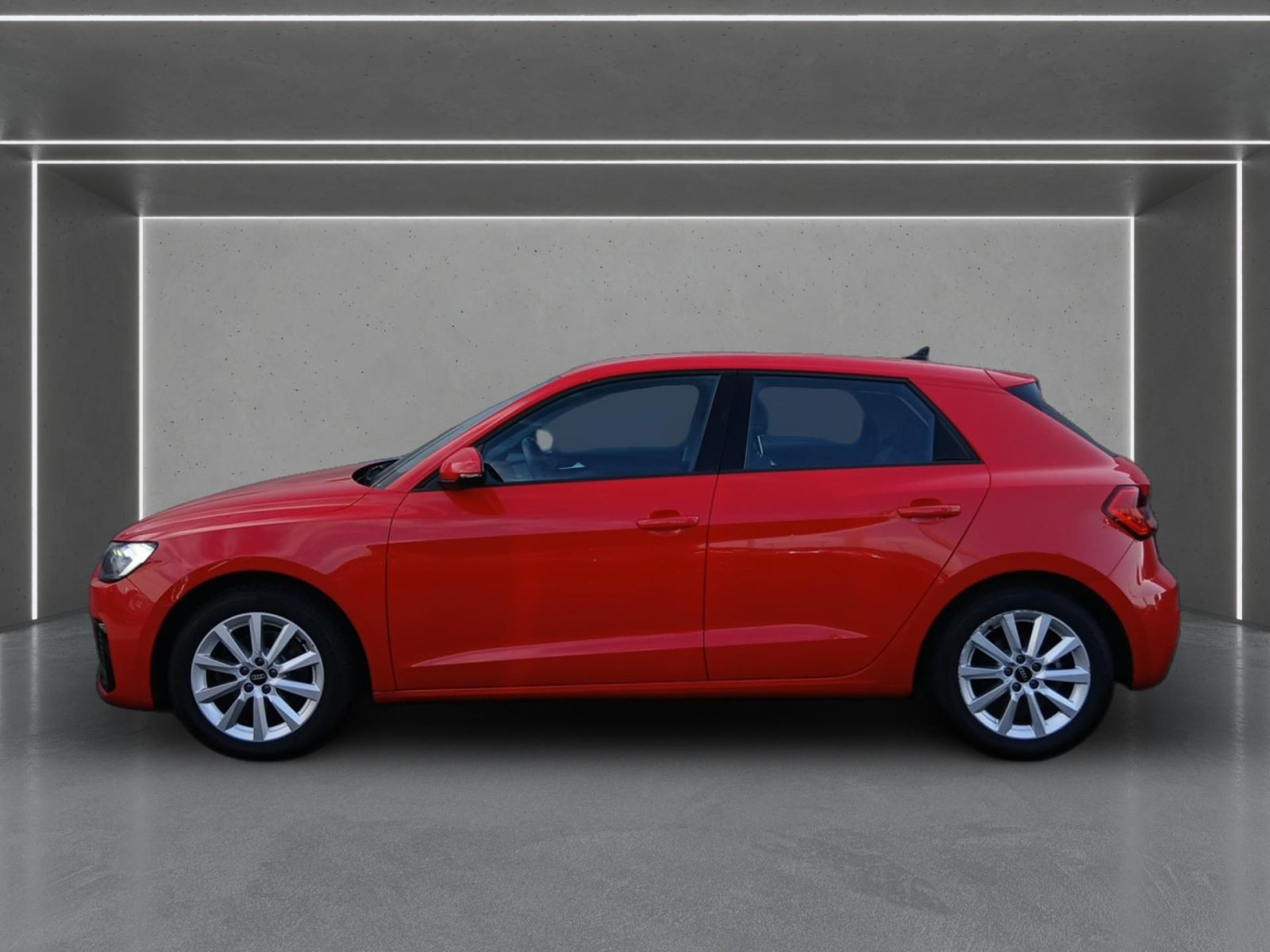 Audi TFSI 81 kW automat rok 2023, Německo — foto 5 z 20
