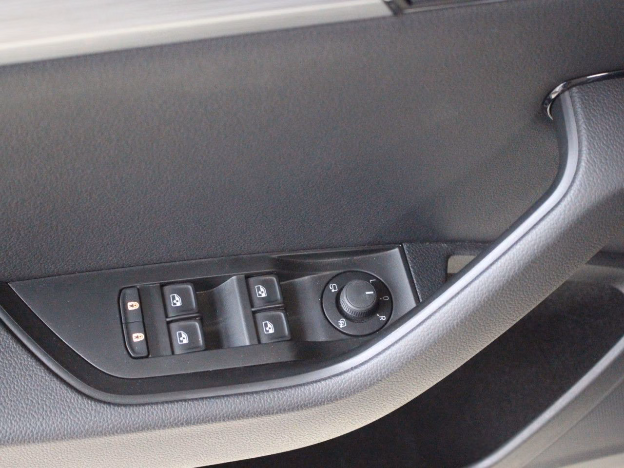 Škoda Superb 1.5 TSI 110 kW automat rok 2024, 33 500 km, Německo — foto 7 z 17