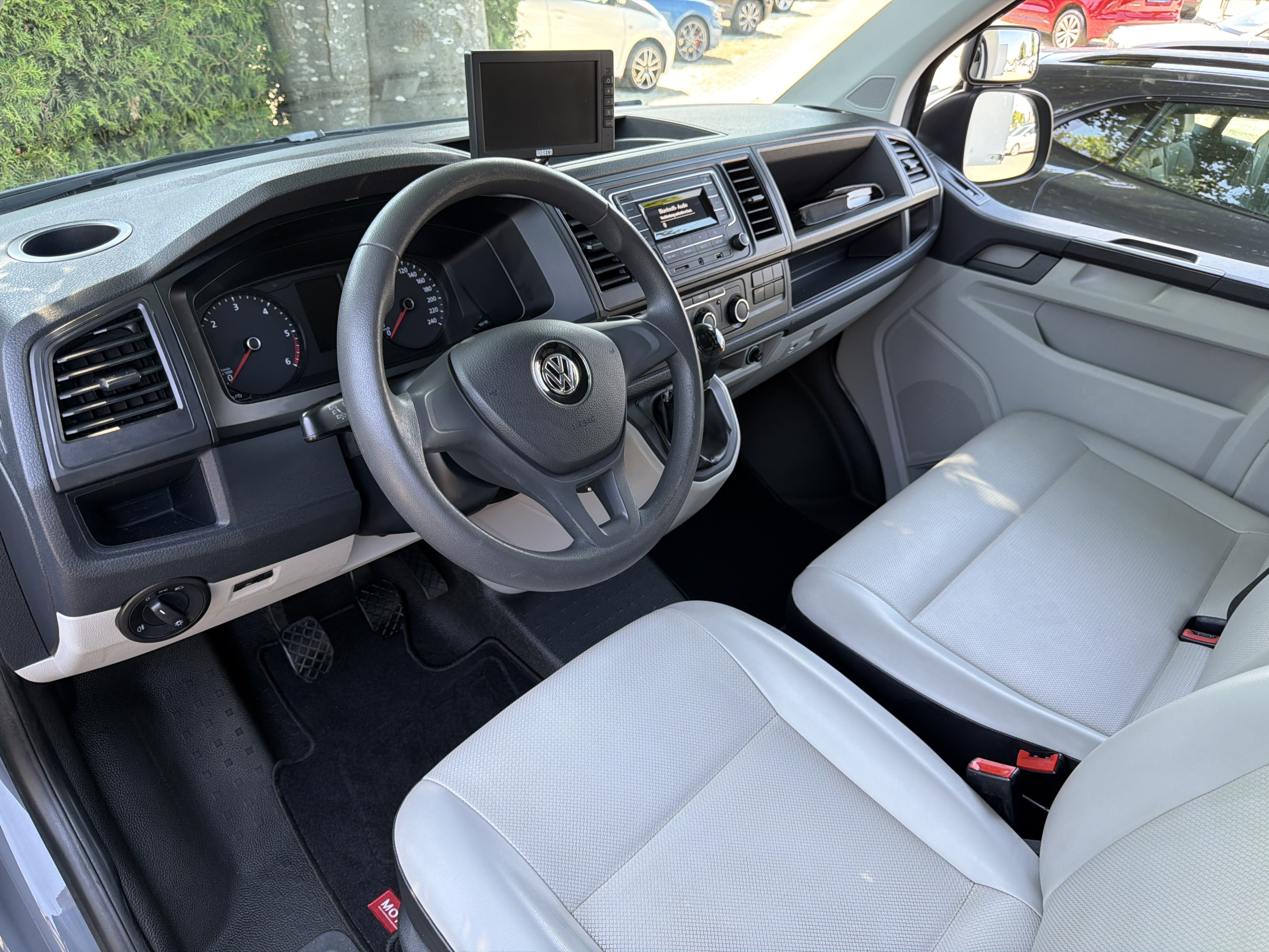 Volkswagen Vw t6 2,0 75 kW manuál rok 2016, Německo — foto 8 z 24