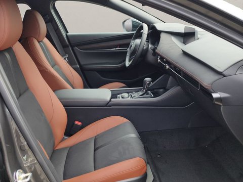 Mazda 3 2,5 103 kW automat, 100 km, Německo — foto 12 z 26