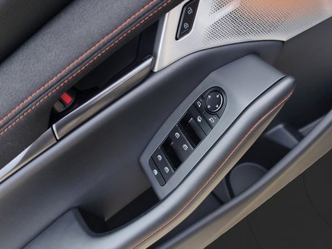 Mazda 3 2,5 103 kW automat, 100 km, Německo — foto 15 z 26