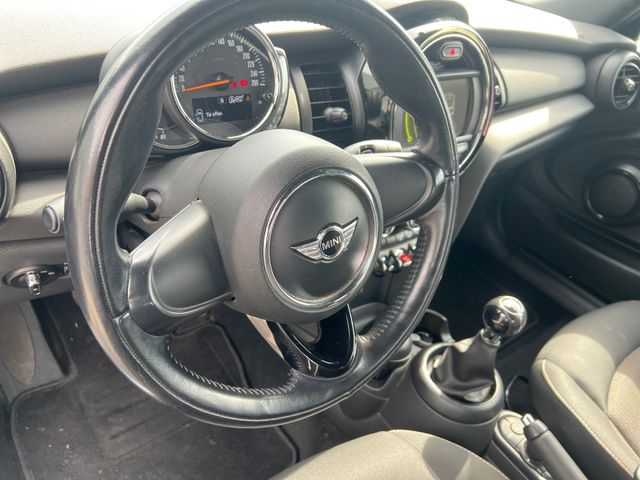 MINI One 1,2 75KW manuál rok 2018, 75 305 km, Německo — foto 13 z 25