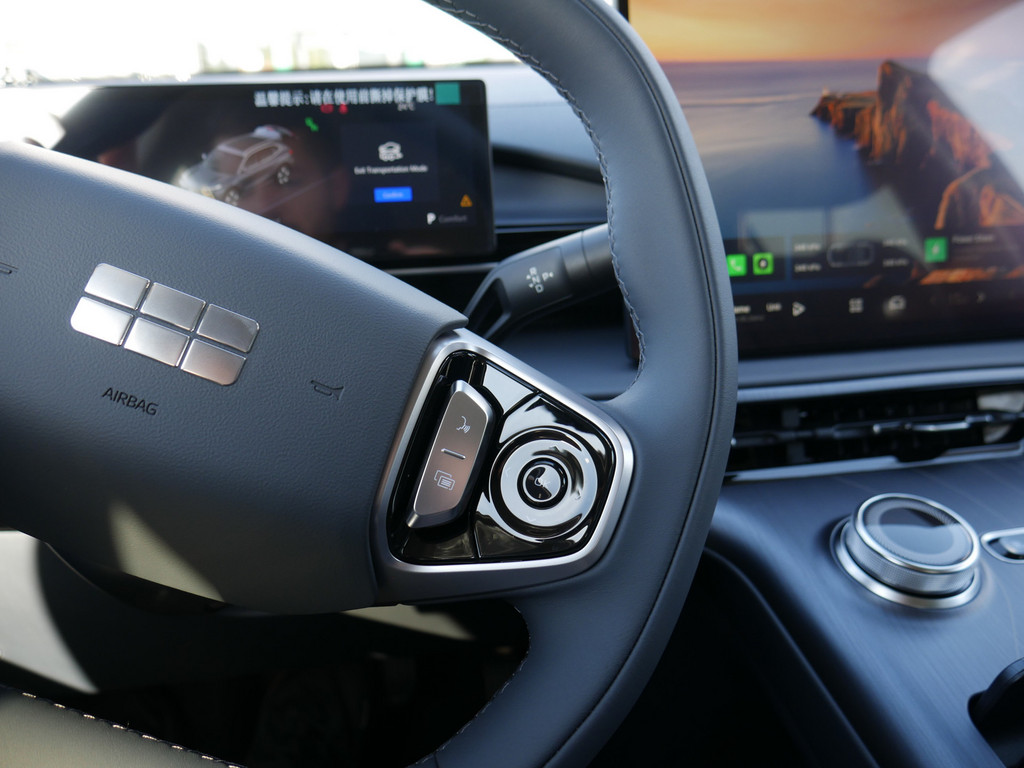 Geely 160 kW automat, 100 km, Německo — foto 16 z 25
