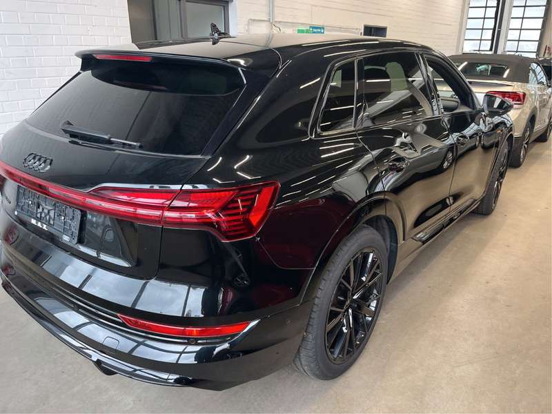 Audi E-tron 55 quattro 300 kW automat rok 2023, 44 250 km, Německo — foto 4 z 12