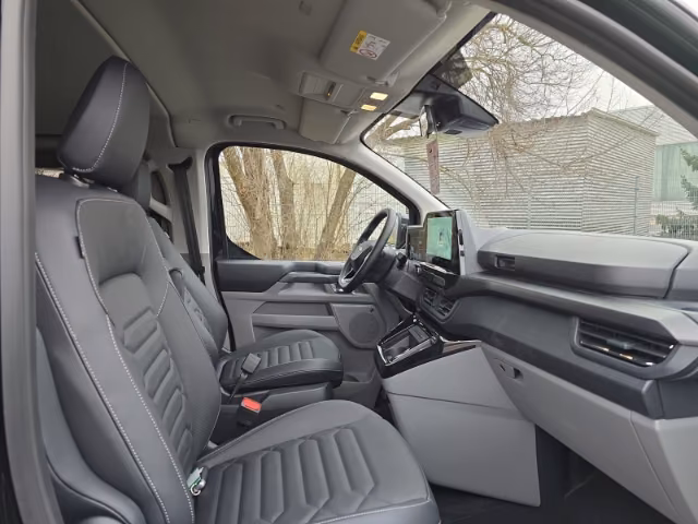 Ford Tourneo Custom automat rok 2026, 5 000 km, Německo — foto 11 z 32