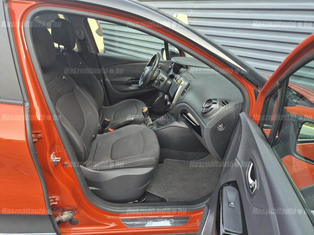 Renault Captur 0.9 TCe 66 kW rok 2016, 108 612 km, Maďarsko — foto 11 z 12