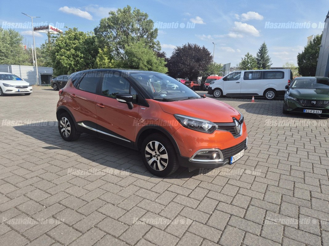 Renault Captur 0.9 TCe 66 kW rok 2016, 108 612 km, Maďarsko — foto 3 z 12
