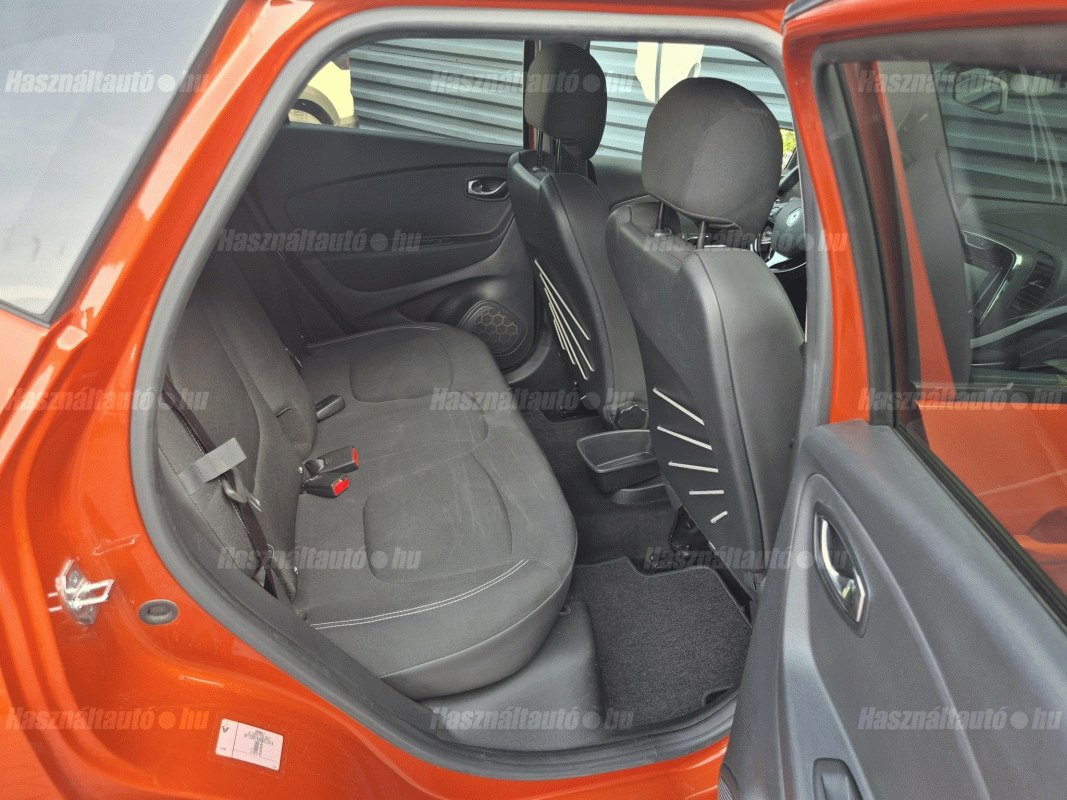 Renault Captur 0.9 TCe 66 kW rok 2016, 108 612 km, Maďarsko — foto 8 z 12
