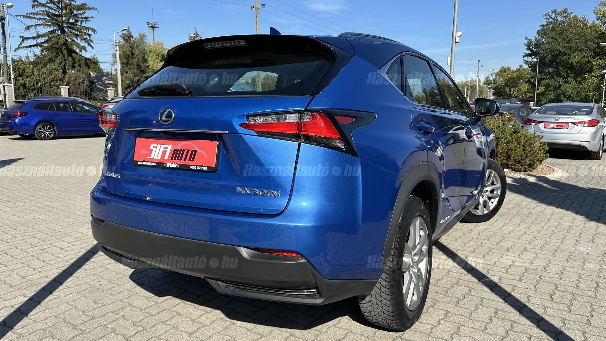 Lexus Rx 450h CVT 114 kW rok 2017, 241 837 km, Maďarsko — foto 7 z 41
