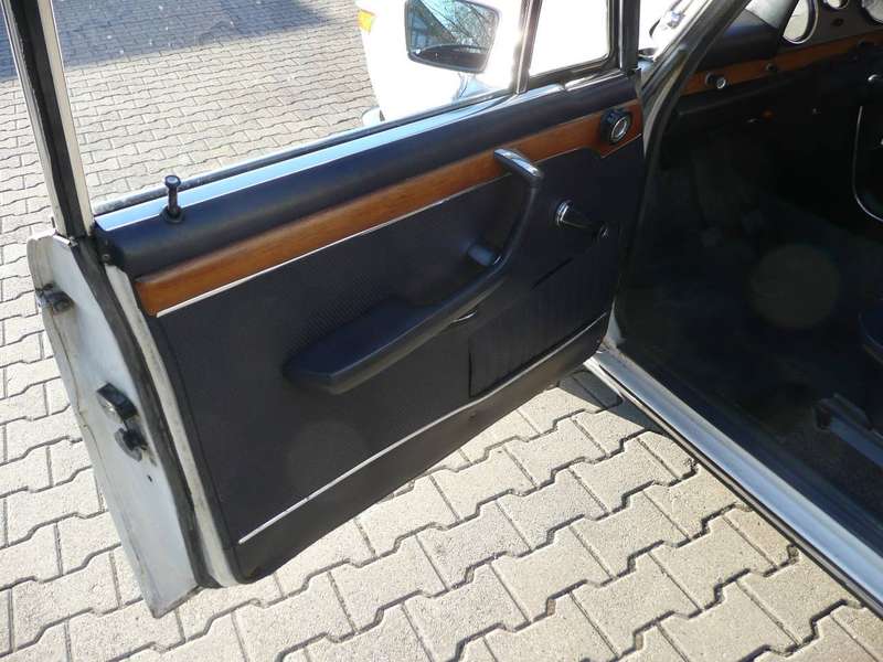 BMW Tii Oldtimer 96 kW manuál, 121 000 km, Německo — foto 9 z 18