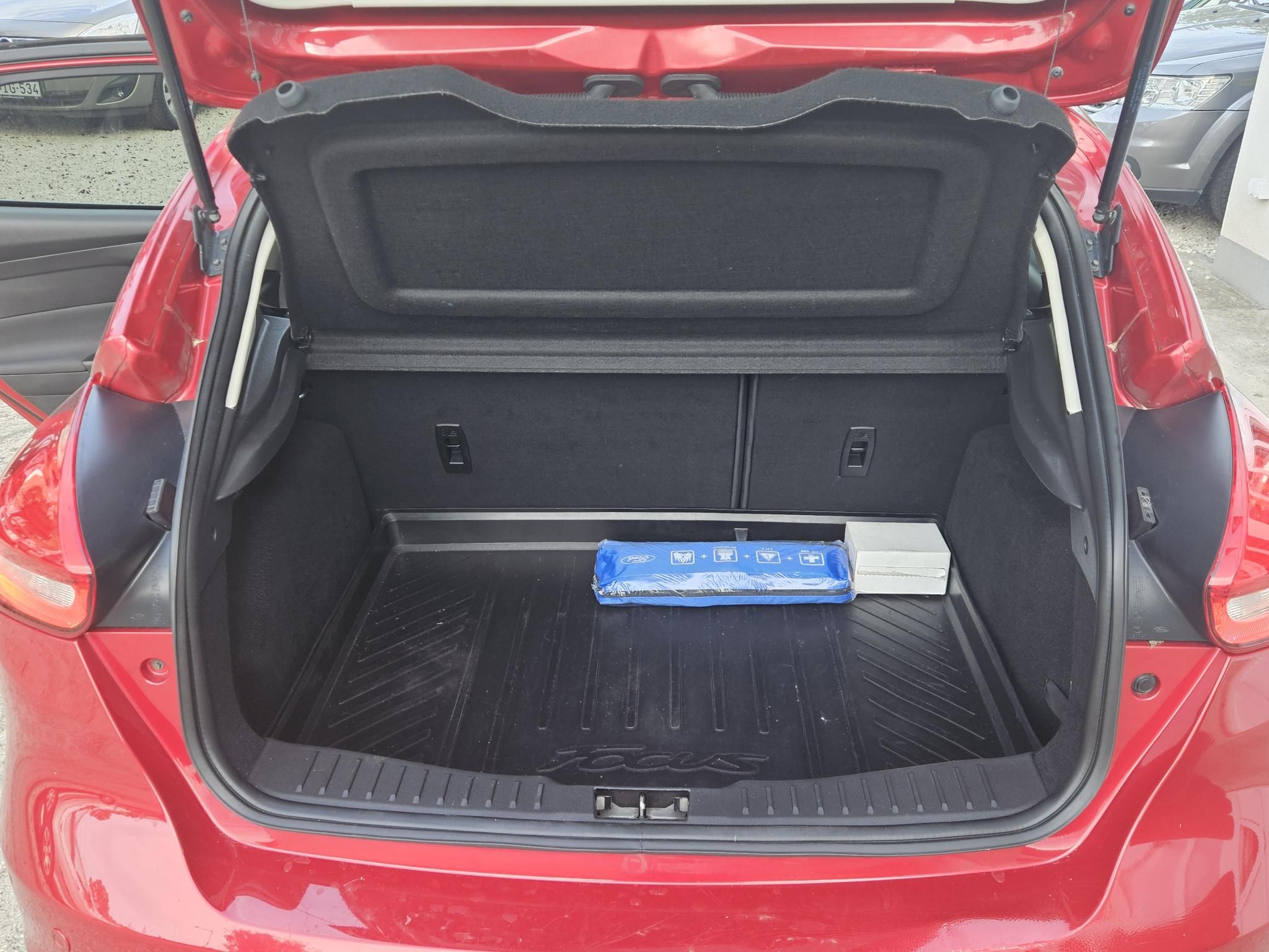 Ford Focus EcoBoost Titanium 1.5 110 kW manuál rok 2017, Maďarsko — foto 8 z 16