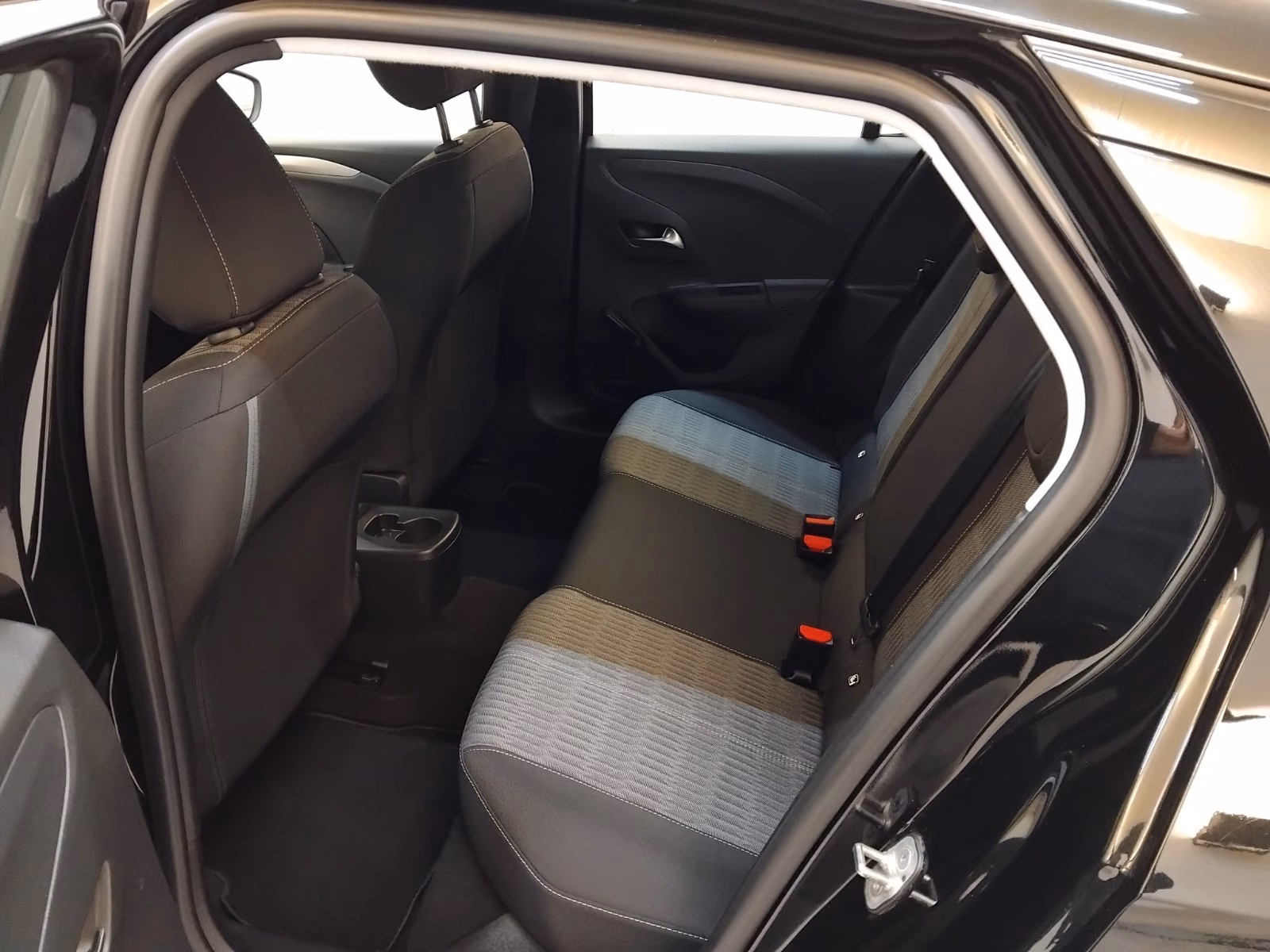 Opel Corsa 1.2 55 kW manuál rok 2022, 30 500 km, Německo — foto 7 z 16