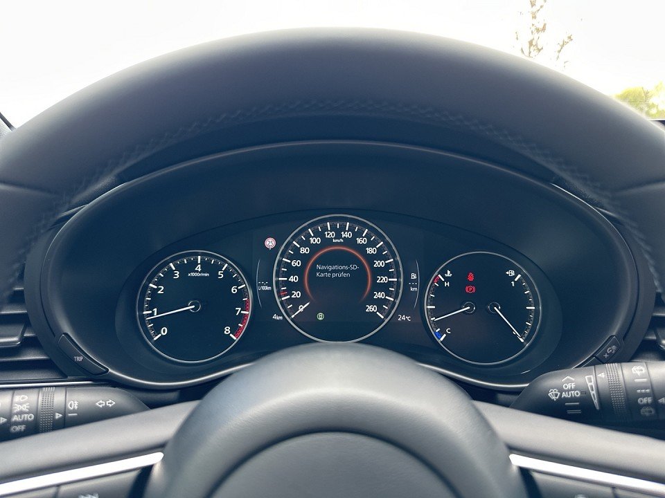 Mazda 3 2,5 rok 2026, 100 km, Německo — foto 12 z 15