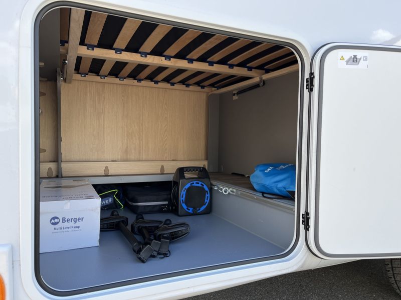 Ford Camper Mieten Lmc rok 2025, 100 km, Německo — foto 10 z 27