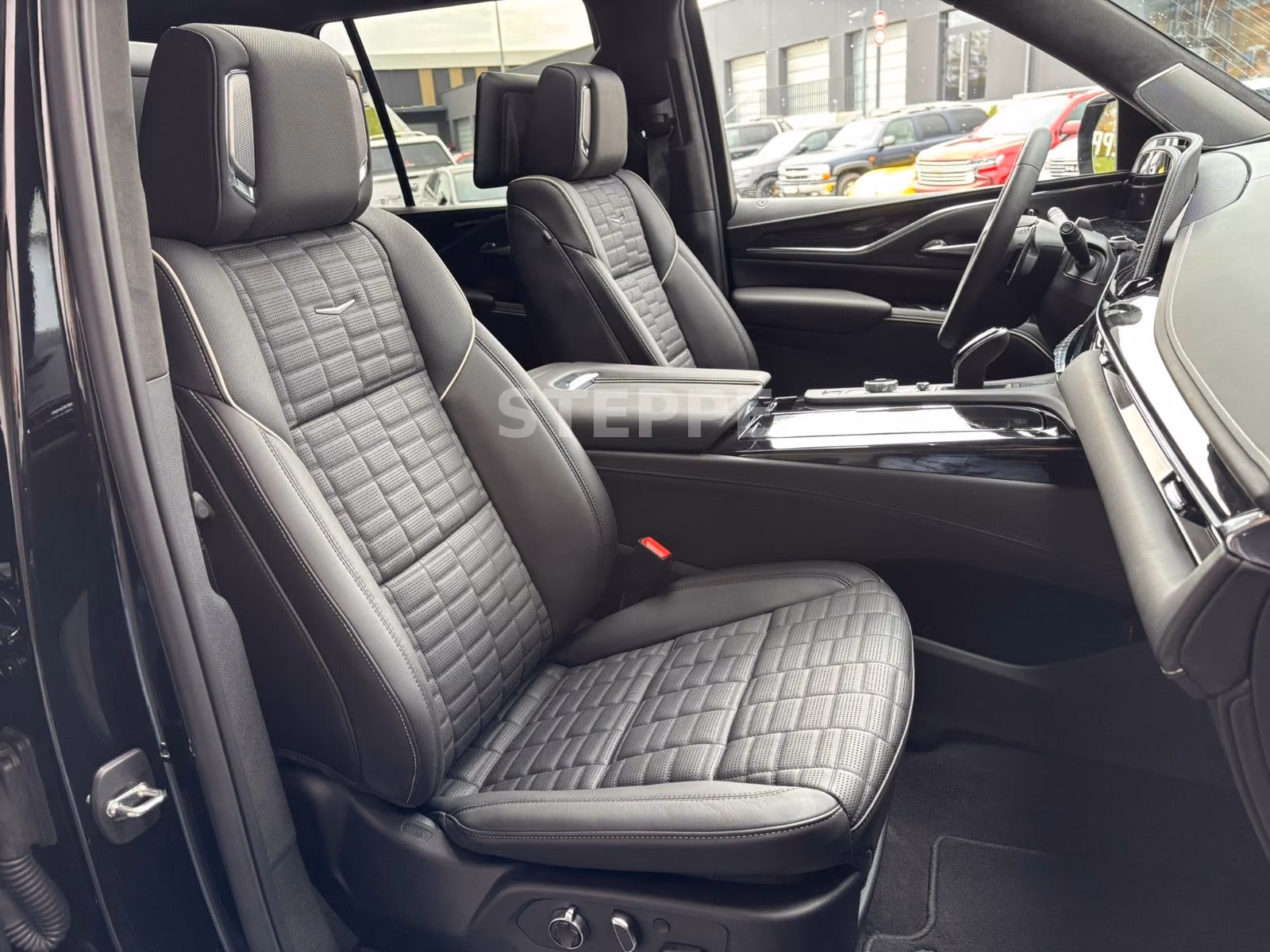 Cadillac 6.2 507 kW automat, 100 km, Německo — foto 10 z 35