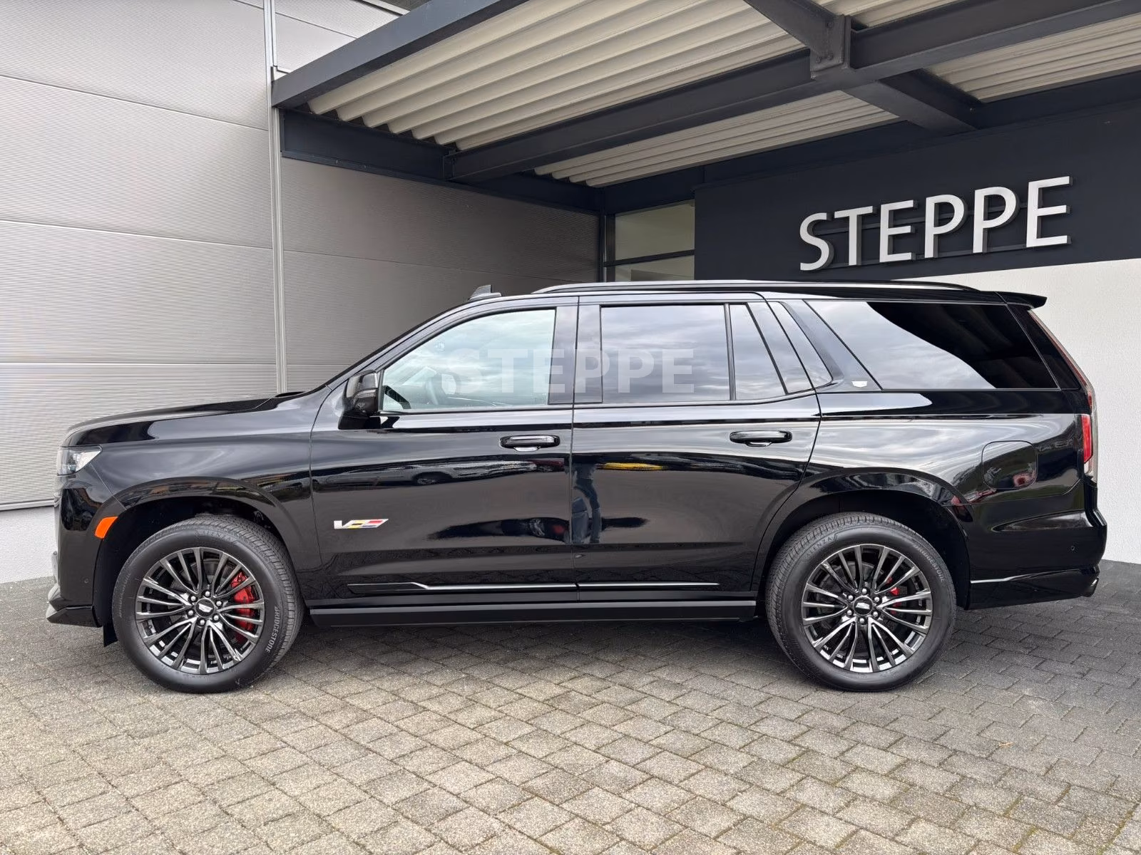 Cadillac 6.2 507 kW automat, 100 km, Německo — foto 3 z 35