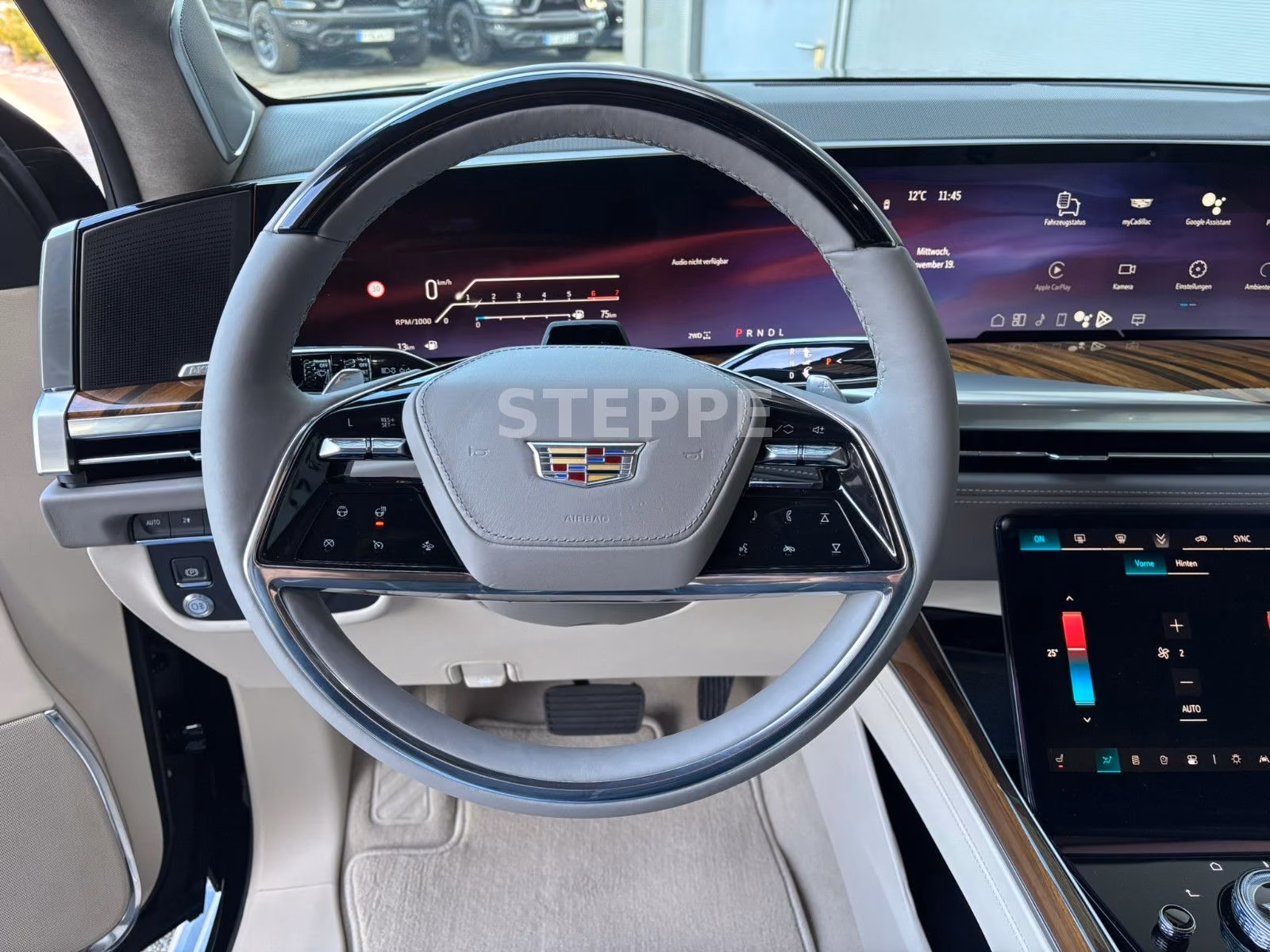Cadillac 6.2 313 kW automat, 100 km, Německo — foto 9 z 25
