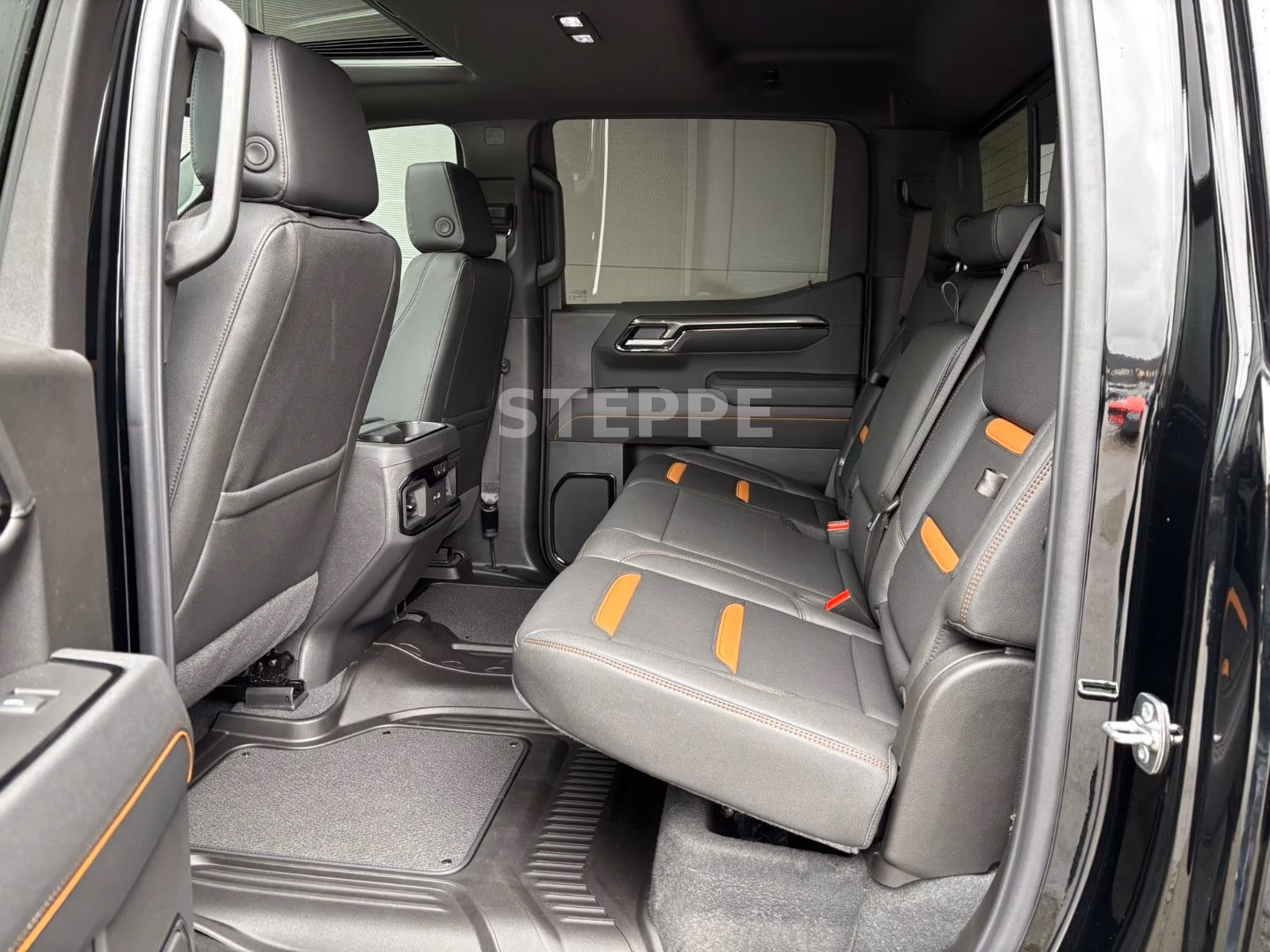 GMC 6.2 313 kW automat, 100 km, Německo — foto 10 z 39