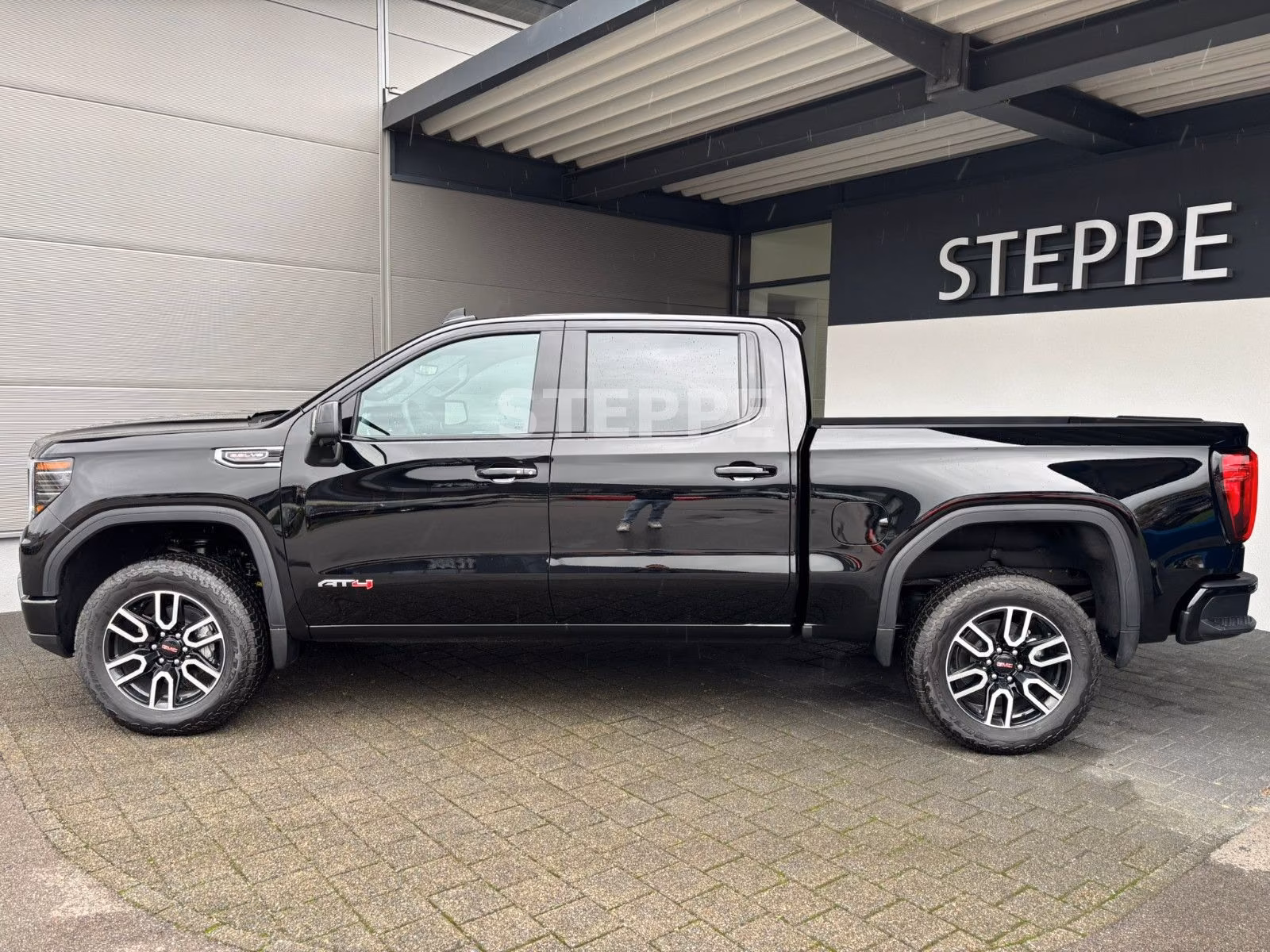GMC 6.2 313 kW automat, 100 km, Německo — foto 3 z 39