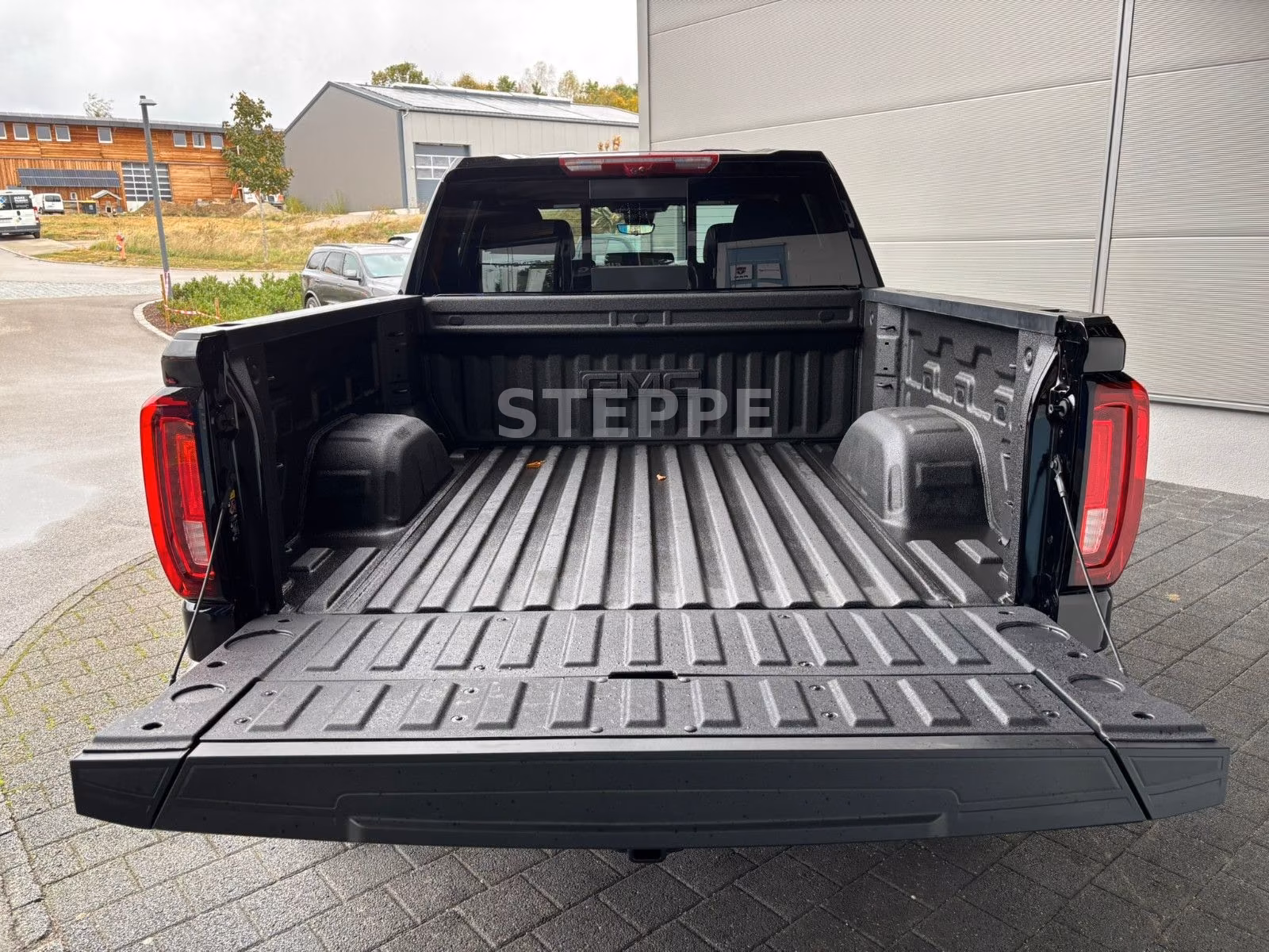 GMC 6.2 313 kW automat, 100 km, Německo — foto 6 z 39