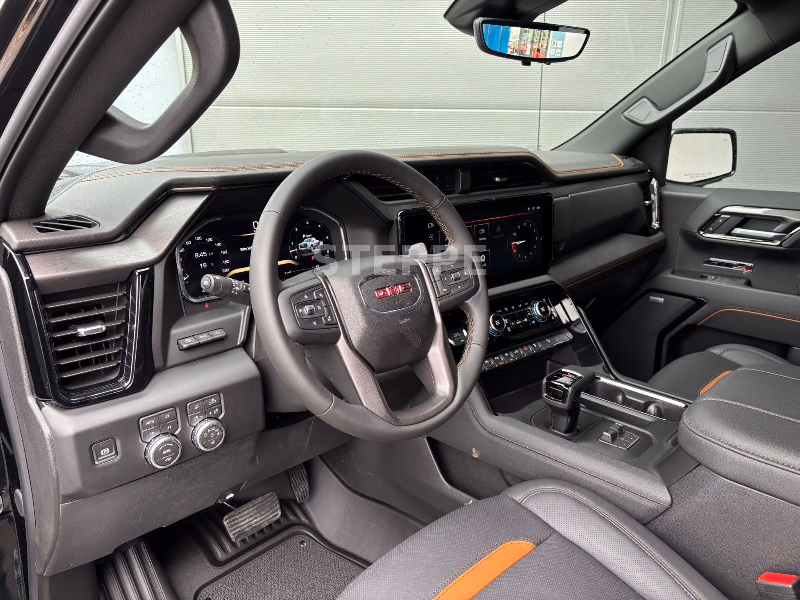 GMC 6.2 313 kW automat, 100 km, Německo — foto 8 z 39