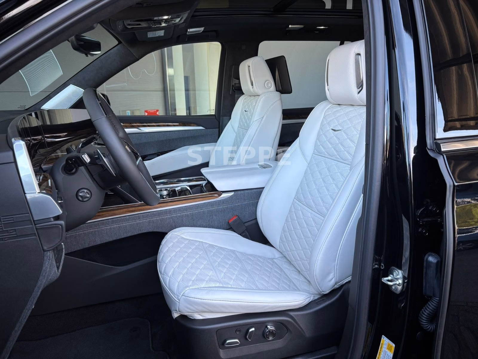 Cadillac 6.2 313 kW automat, 100 km, Německo — foto 7 z 26