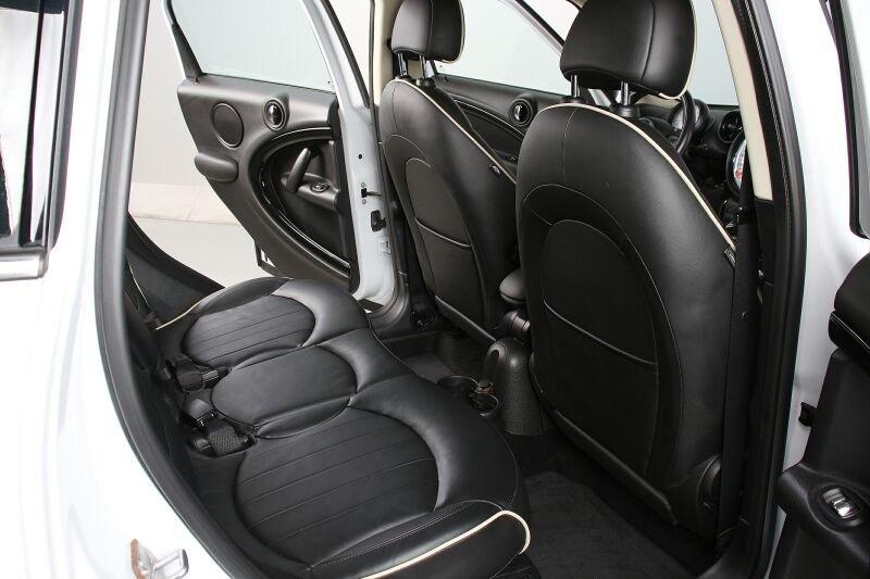 MINI Cooper D ALL4 automat rok 2014, 61 350 km, Německo — foto 10 z 23