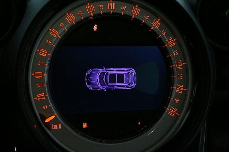 MINI Cooper D ALL4 automat rok 2014, 61 350 km, Německo — foto 13 z 23