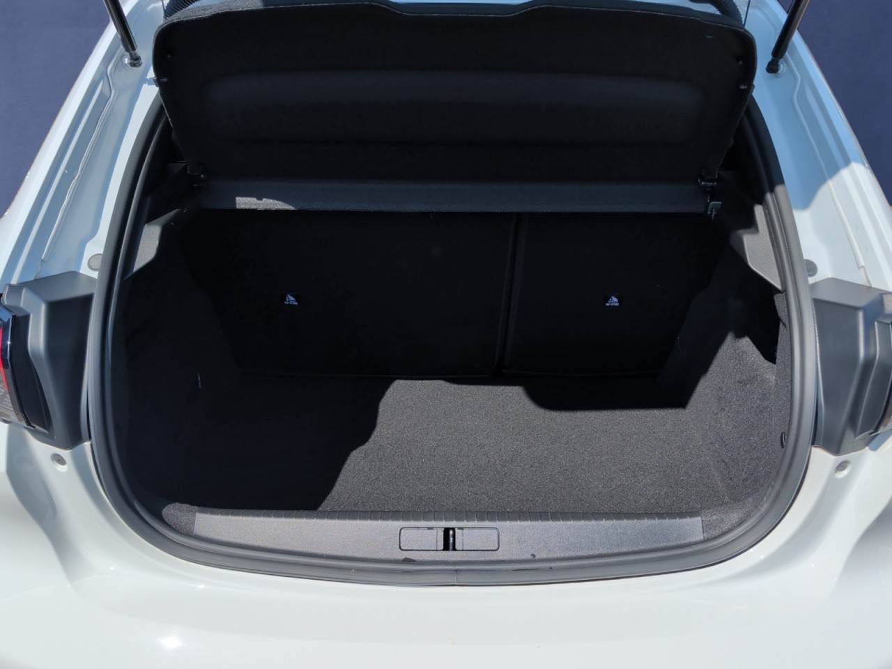 Peugeot 208 1,2 74 kW manuál rok 2023, 47 691 km, Německo — foto 9 z 48