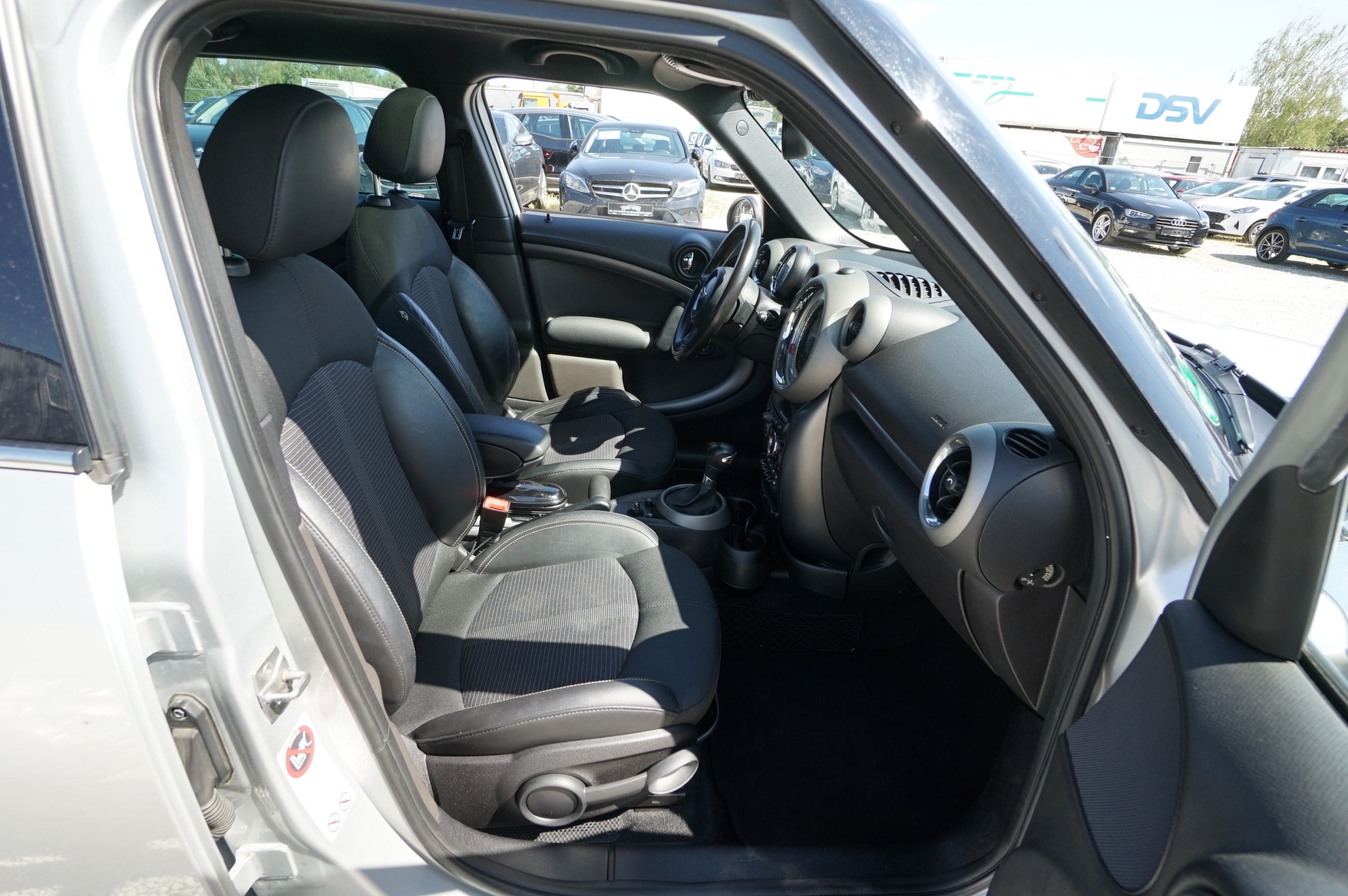 MINI Cooper Sd Countryman ALL4 2,0 105 kW automat rok 2011, 193 099 km, Německo — foto 15 z 31