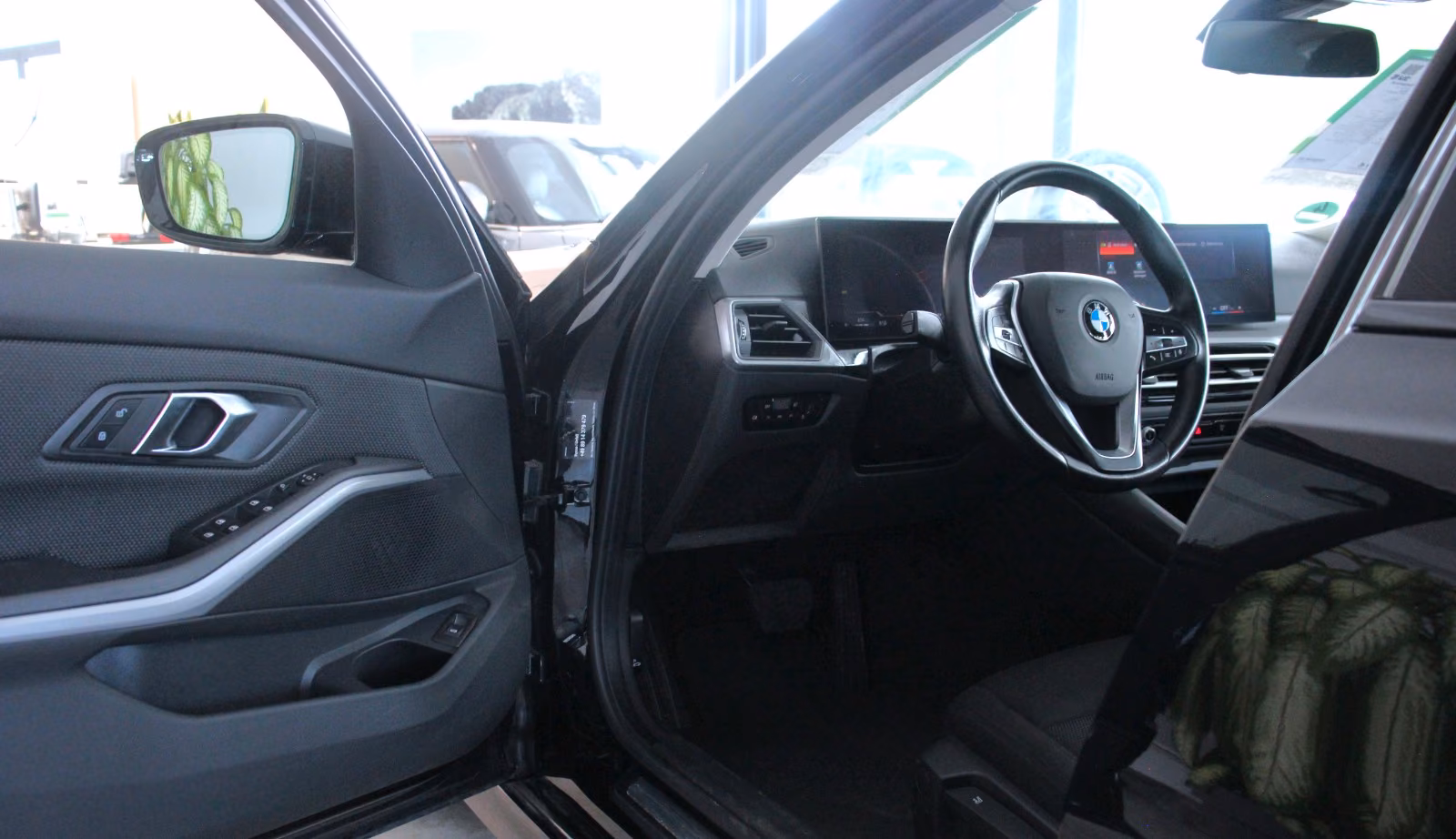 BMW 318i 2,0 115 kW automat rok 2024, 57 536 km, Německo — foto 9 z 35