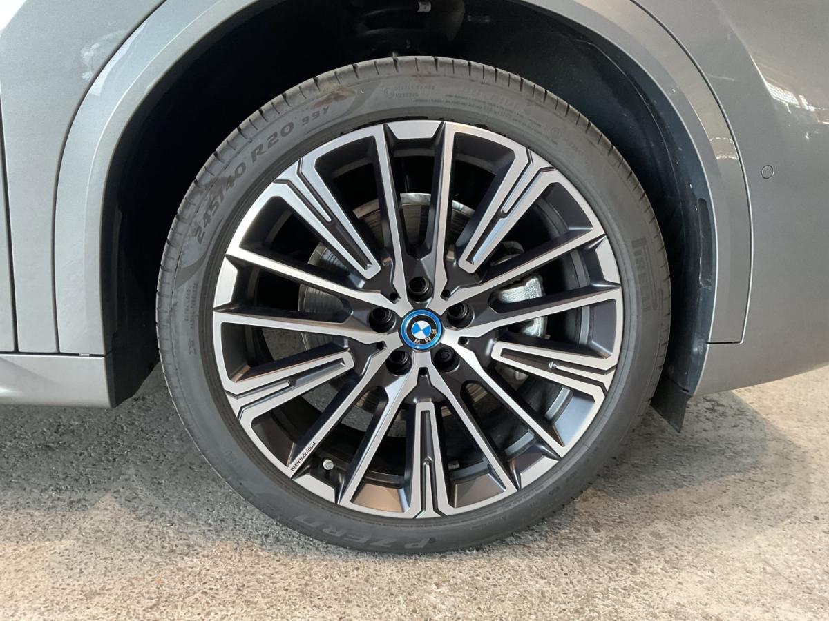 BMW iX2 automat rok 2026, 4 400 km, Německo — foto 14 z 22
