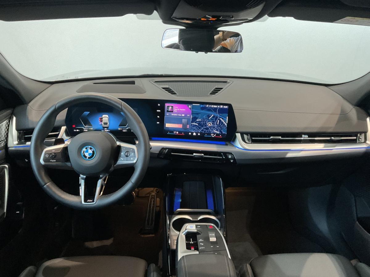 BMW iX2 automat rok 2026, 4 400 km, Německo — foto 5 z 22