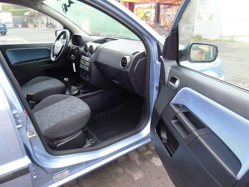 Ford Fusion 16V 1.4 59 kW automat rok 2005, 113 000 km, Německo — foto 16 z 23