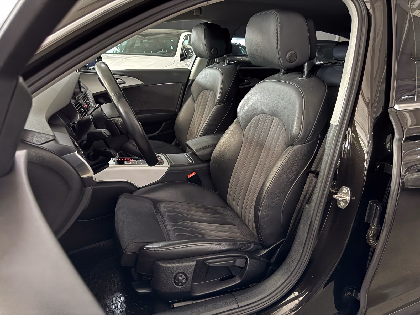 Audi 3.0 TDI 235 kW automat rok 2015, 196 239 km, Německo — foto 11 z 50